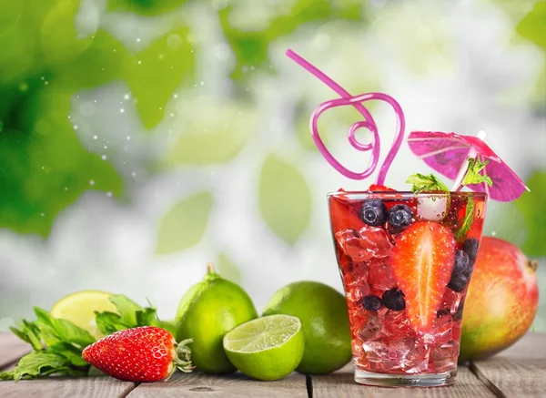 Delicious juice with  fresh berries in glass — Stock Photo, Image