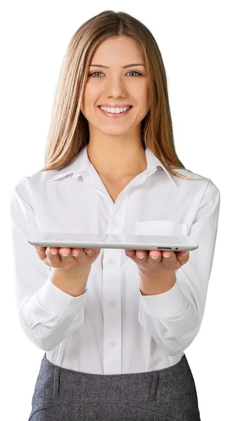 Geschäftsfrau hält Tablet-PC in der Hand — Stockfoto
