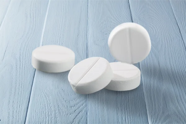 Лекарства белые таблетки — стоковое фото
