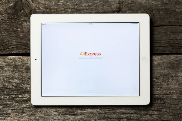 Aliexpress на белом Apple iPad . — стоковое фото