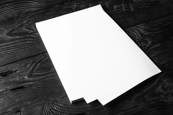 Empilement de papiers blancs vides — Photo