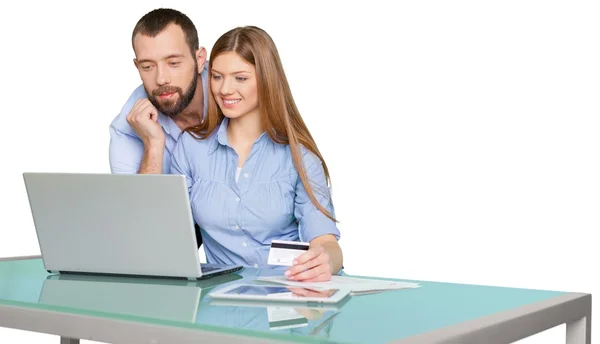 Man en vrouw online winkelen — Stockfoto