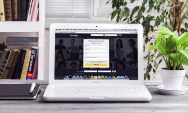 Ekranda linkin ile dizüstü bilgisayar