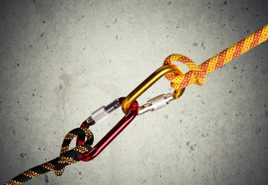 İki zincirleme karabina