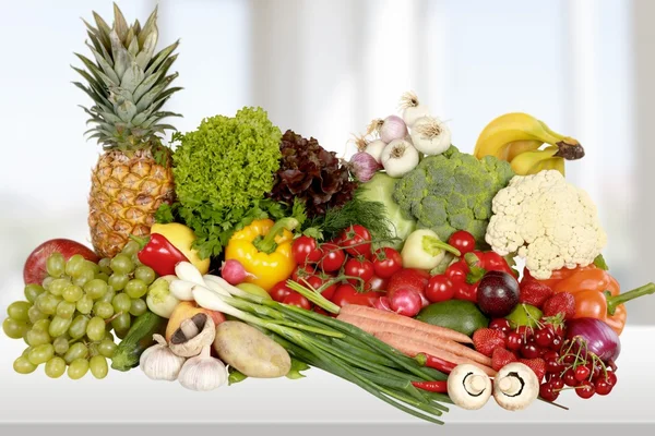 Composición con verduras y frutas variadas —  Fotos de Stock
