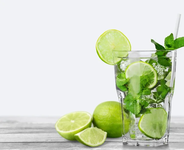 Frischer Mojito-Cocktail — Stockfoto