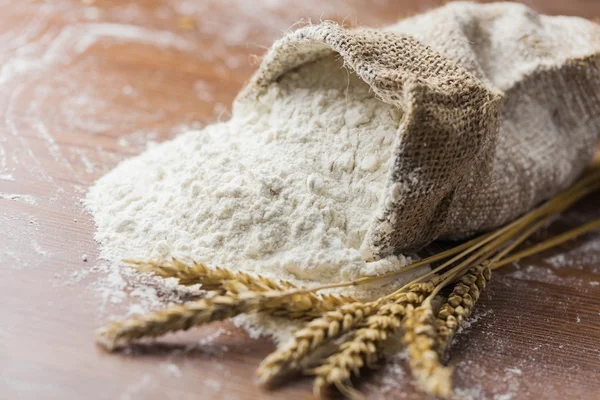 Wheat ears and flour — Stock Photo, Image