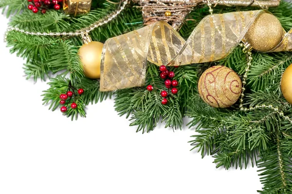 Giocattoli di Natale su ramo di abete — Foto Stock