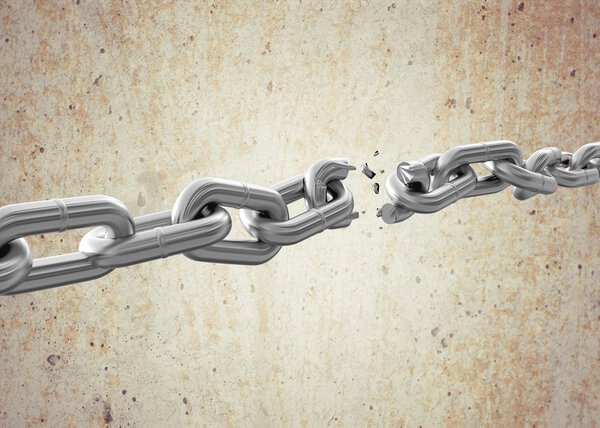 разорванная металлическая цепь
 