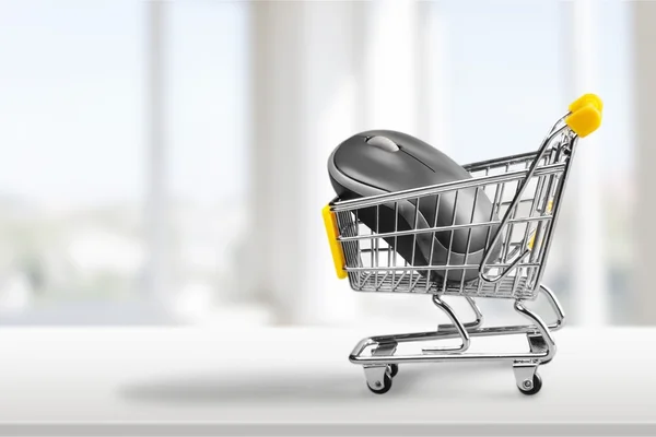 Computer mouse placed in shopping cart. — Stock Photo, Image