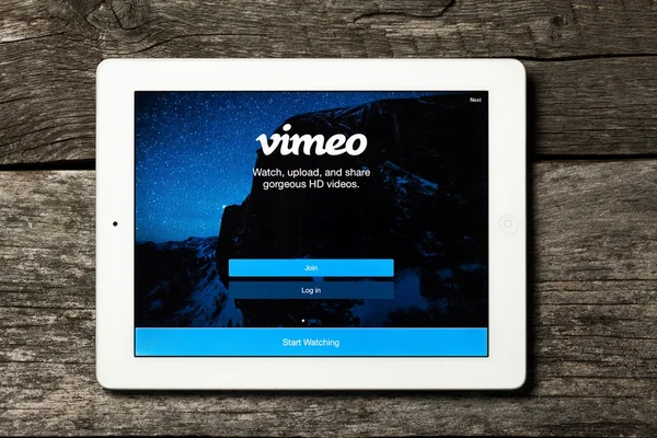 Apple ipad üzerinde Vimeo. — Stok fotoğraf