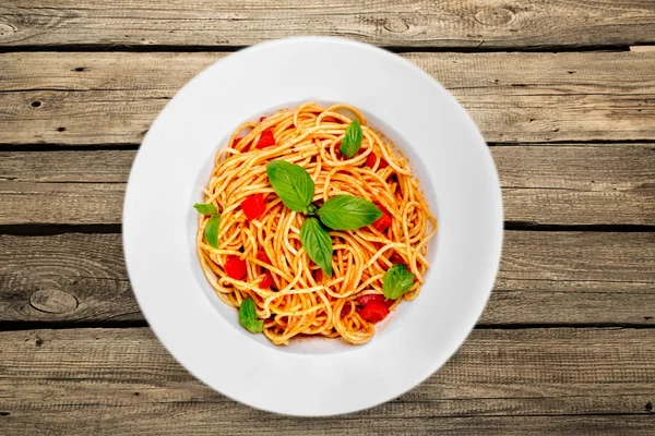 Massa de espaguete com tomates — Fotografia de Stock