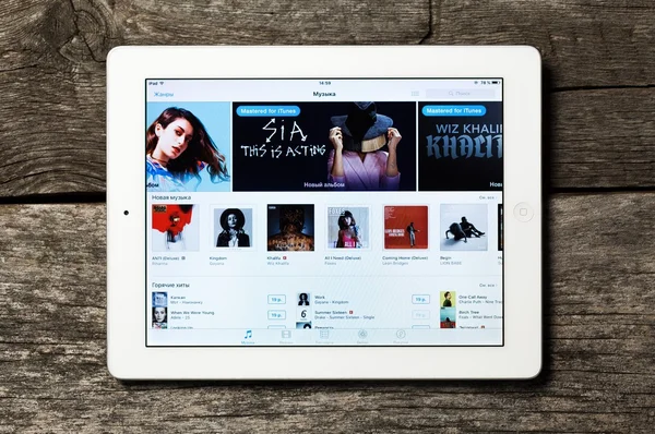 ITunes на білий Apple ipad. — стокове фото