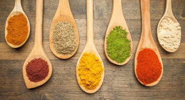 çeşitli renkli baharat