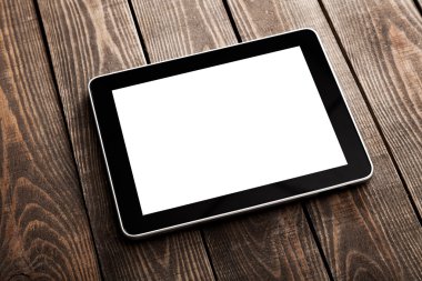 Tablet bilgisayarı ahşap masada.