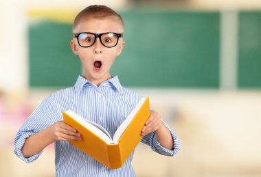 genç çocuk okuma kitabı