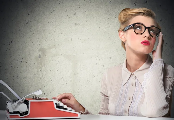 Woman working on vintage typewriter — Stock Photo, Image