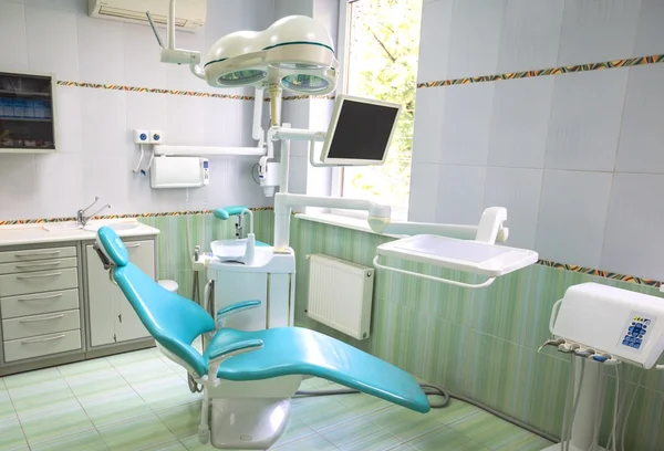 Gabinete del dentista con el equipo moderno — Foto de Stock