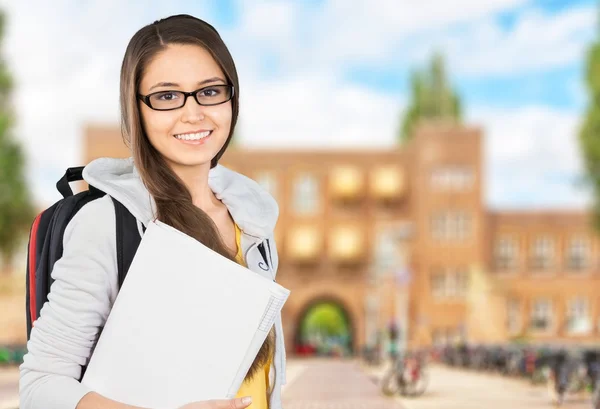 Unga kvinnliga collegestudent — Stockfoto