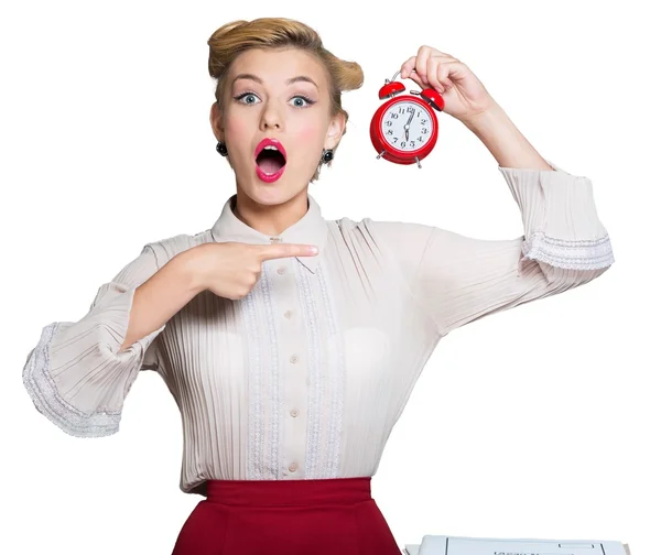 Mujer sosteniendo reloj — Foto de Stock