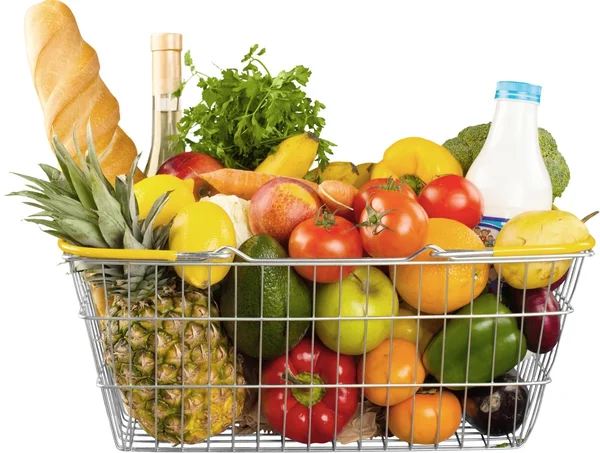 Winkelmandje vol met verschillende boodschappen — Stockfoto