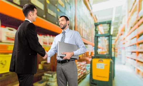 Twee zakenlieden handshaking — Stockfoto