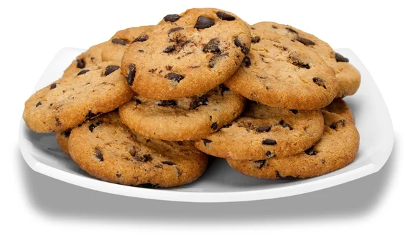 Tallrik choklad chip cookies isolerade — Stockfoto