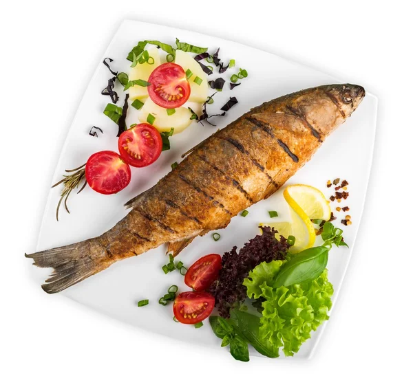 Pescado frito con hierbas frescas — Foto de Stock