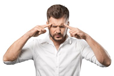 Genç adam onun tapınaklar dokunmadan