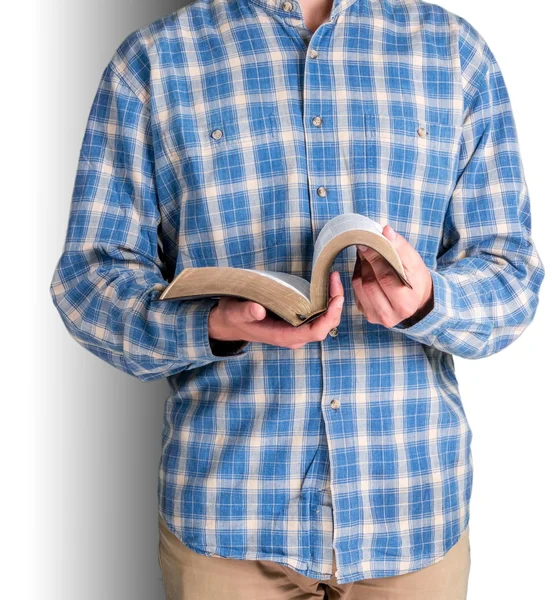 Hombre leyendo viejo libro pesado —  Fotos de Stock