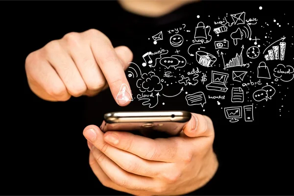 Akıllı telefon kullanan adam.