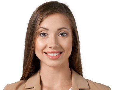 güzel kız kameraya bakıyor