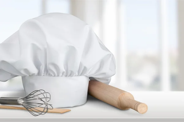 Chef hat and kitchen utensils — Stock Photo, Image