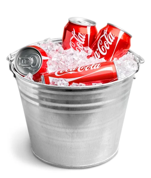 Coca Cola-blikjes geïsoleerd — Stockfoto