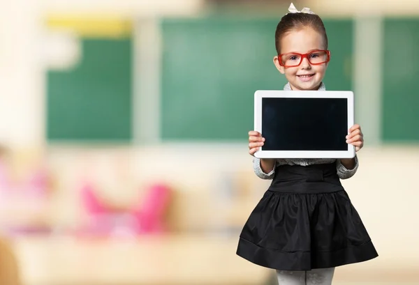 Niña con tableta digital — Foto de Stock