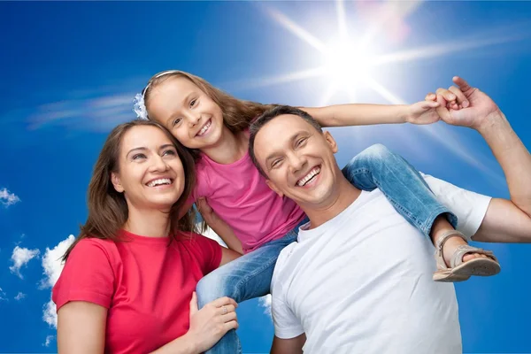 Ευτυχισμένη χαρούμενη οικογένεια — Φωτογραφία Αρχείου