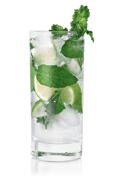 Cocktail mojito op wit — Stockfoto