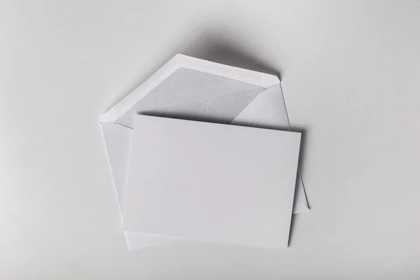 Cartão e envelope em branco — Fotografia de Stock