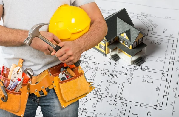 Trabajador con cinturón de herramientas — Foto de Stock