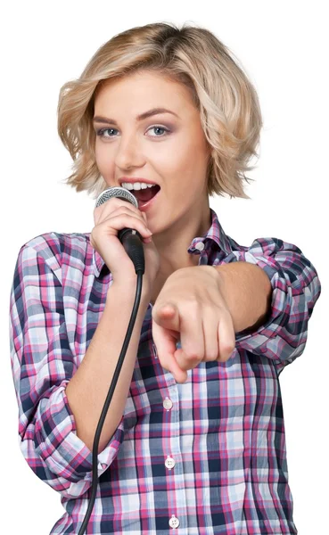 Stijlvolle vrouw zingen karaoke — Stockfoto