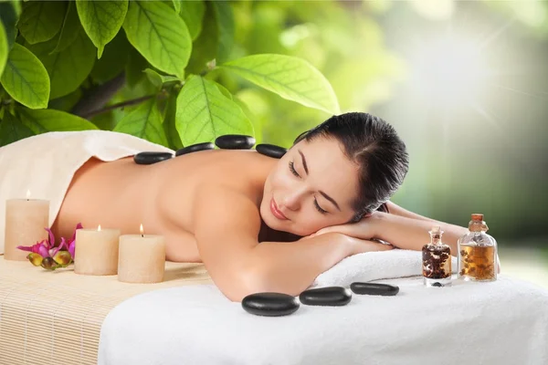 Kobieta z masaż relaksujący — Zdjęcie stockowe