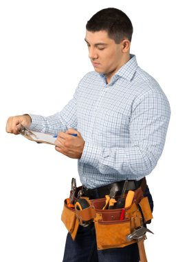 Erkek işçi alet kemeri ile