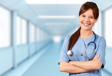 çekici genç kadın doktor