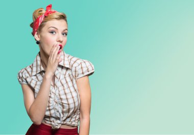 pin-up makyaj kadınla 