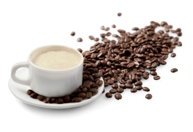 Kahve fincanı ve kahve çekirdeği.