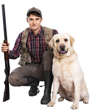 Erkek avcı tüfeği ile 