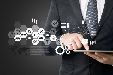 çizimler ile işadamı ve tablet pc 