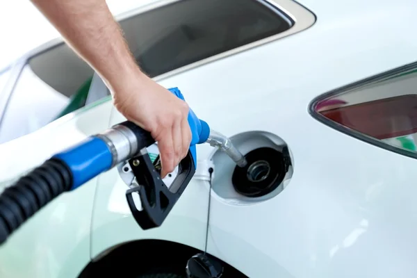 Pumping gas at gas pump. — Stock Photo, Image