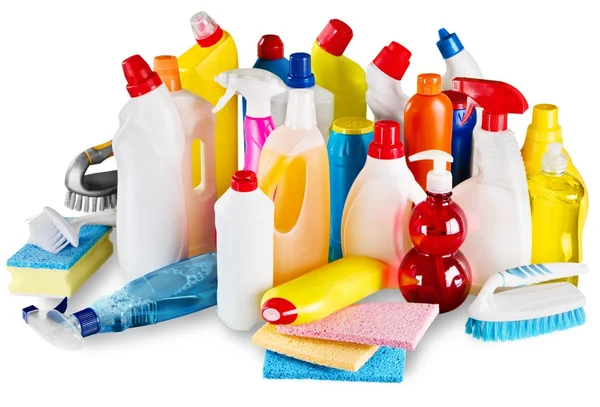 Botellas de plástico y esponjas limpiadoras — Foto de Stock