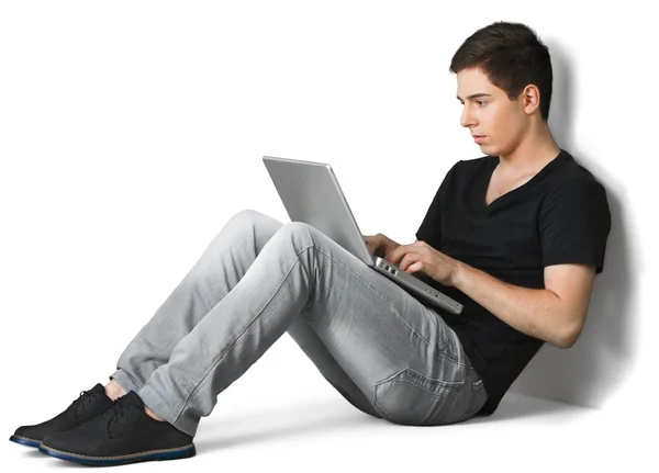 Menino bonito com laptop — Fotografia de Stock